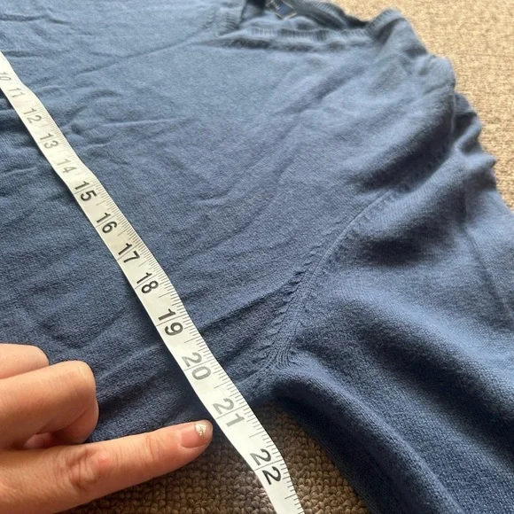 Grafton, size M, Cotton and Cashmere blue long sleeve pullover, V Neck - Picture 8 of 10